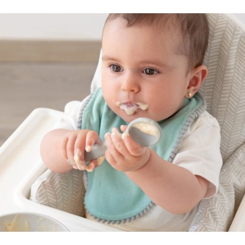 KIOKIDS SET SALVIA DE DOS BABEROS Y CUCHARA